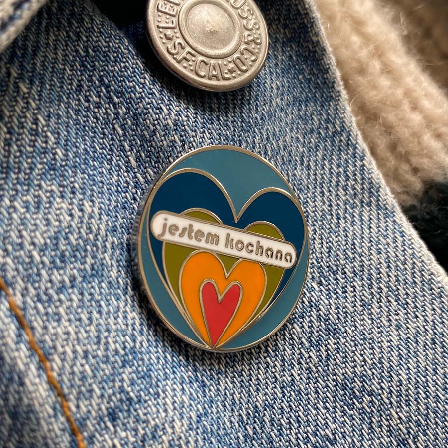 Loved (f) Polish Enamel Pin -  Jestem Kochana - Image 3